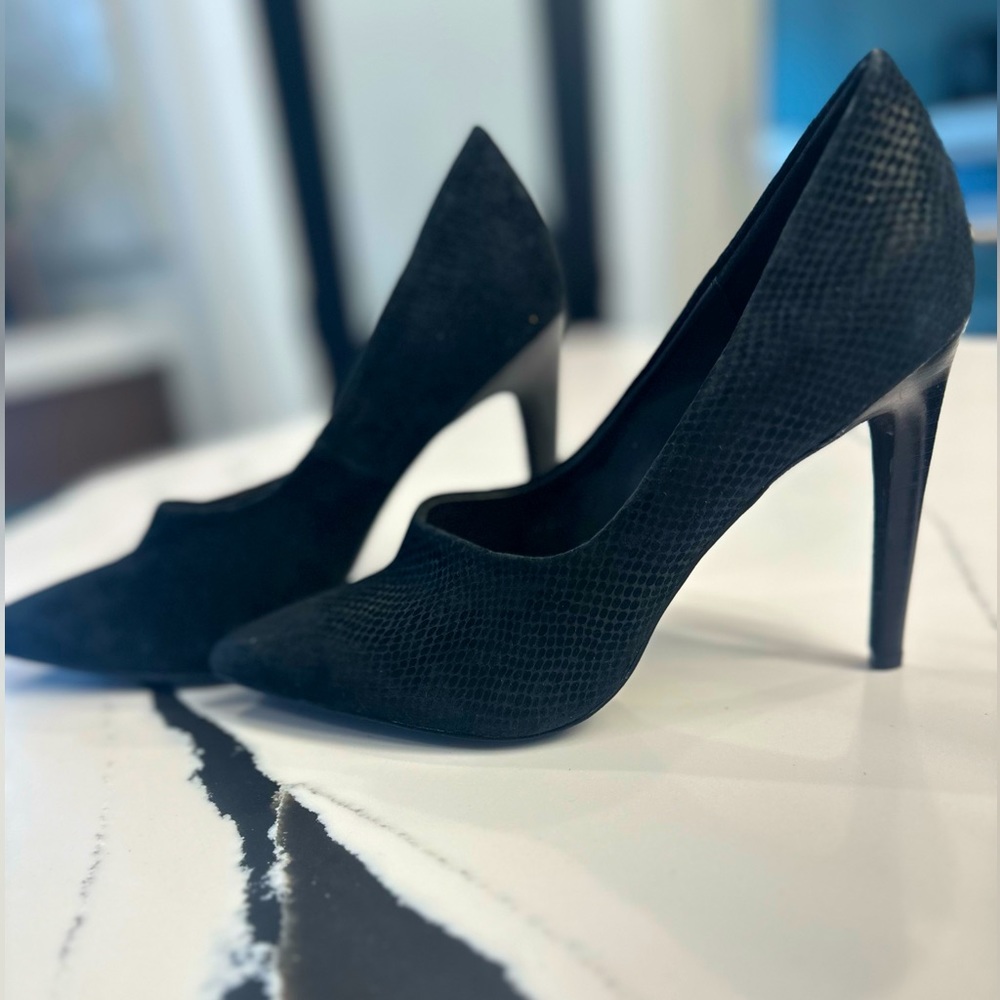 Joe’s Jeans elegant high heel black suede snakeskin texture